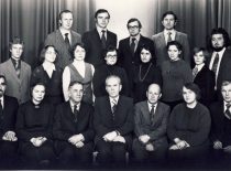 Fizikinės chemijos katedra, 1981 m.Sėdi: (iš kairės) doc. A. Šuliakas, doc. D. Klungevičiūtė, prof. J. Janickis, prof. E. Pacauskas, doc. D. Reingardas, doc. A. Jokužienė, doc. K. Belenavičius. Stovi: studentas laborantas, m. b. Taleišaitė-Ulozienė, m. b. E. Radvilavičiūtė, m. b. I. Ancutienė, lab. M. Lapajienė, lab. M. Valienė, inž. N. Dukštienė, lab. A. Navickas, asist. A. Niaura, inž. A. Abišala, doc. A. Ancuta, doc. D. Mickevičius.