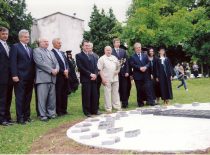 2009 m. Lietuvos vardo tūkstantmečio jubiliejaus proga prie fakulteto buvo atidengtas žmogaus šešėlio saulės laikrodis