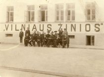 Laikraščio „Vilniaus žinios“, kurį 1904 m., atgavus spaudą lietuviškais rašmenimis, pradėjo leisti P. Vileišis, redakcija. (Originalas – KTU bibliotekoje)