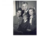 V. Paliūnas su šeima – žmona Alge (1936–1980) bei vaikais Vidu ir Lina, 1976 m.