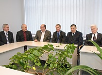 Informatikos doktorantūros komisijos posėdis, 2008 m. Iš kairės: Fundamentaliųjų mokslų fakulteto dekanas doc. dr. V. Janilionis, Sisteminės analizės katedros vedėjas, Lietuvos mokslo premijos 1996 ir 2008 m. laureatas prof. habil.dr. R. Barauskas, Informatikos fakulteto dekanas prof .habil. dr. A. Targamadzė, Programų inžinerijos katedros vedėjas prof. dr. E. Bareiša, komisijos pirmininkas Verslo informatikos katedros profesorius, Lietuvos mokslo premijos laureatas 2007 m. habil.dr. H. Pranevičius, Programų inžinerijos katedros profesorius habil. dr. V. Štuikys.