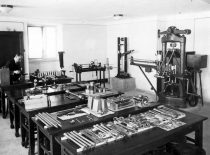 J. Indriūnas Medžiagų atsparumo laboratorijoje 1936 m.