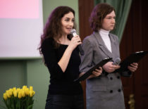 Vasario 16-osios minėjimas, 2020 m. vasario 14 d. Teatro studijos „44“ narės Rūta Beištarytė ir Viktorija Usinaitė skaito A. Miškinio eiles.