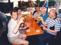 Drezdene su kolegomis A. Vitkausku, J. Katunskiu, V. Putna ir A. Kajalavičiumi, 1999 m. (Iš A. Vitkausko archyvo)