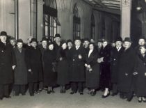 Draugijos užsienio lietuviams remti pirmininko R. Skipičio palydos į JAV Kauno geležinkelio stotyje, 1935 m. (Nuotr. M. Smečechausko)