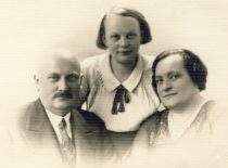 Prof. K. Sleževičius su dukra Aldona ir žmona Elena, 1936 m.
