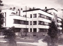 Ginklavimo valdybos iniciatyva Kaune buvo pastatyta moderniausia Europoje Tyrimų laboratorija, pradėjusi dirbti 1938 m. Prie šio projekto įgyvendinimo daug prisidėjo plk. P. Lesauskis ir plk. J. Vėbra. SSRS okupavus Lietuvą laboratorija perduota Kauno universitetui.
