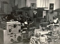 Metalo pjovimo staklių laboratorija, 1972 m.