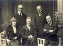 Lietuvos socialdemokratų partijos branduolys, 1921 m. (Iš kairės:) Liuda Purėnienė, Antanas Purėnas, Steponas Kairys, Kipras Bielinis, Vladas Požela. (Originalas – KTU muziejuje)