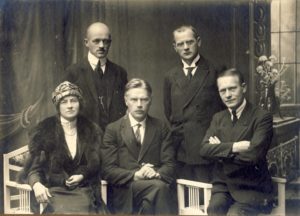 Lietuvos socialdemokratų partijos branduolys, 1921 m. (Iš kairės:) Liuda Purėnienė, Antanas Purėnas, Steponas Kairys, Kipras Bielinis, Vladas Požela. (Originalas – KTU muziejuje)