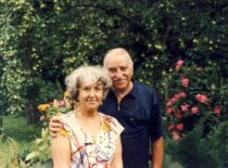 Prof. R. Baltrušis su žmona Irena sode Palemone, 1997 m.