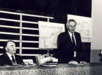 Prof. R. Baltru&scaron;is ir prof. K. Sasnauskas konferencijoje, 1983 m. (KTU fotoarchyvas)