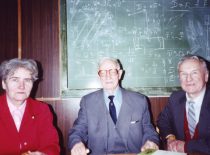 SSRS mokslų akademijos akad. A. Išlinskis po pranešimo su KPI mokslininkais Vyda ir Kazimieru Ragulskiais, 1989 m.