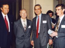Tarptautinėje konferencijoje profesoriai: V. Ostaševičius, K. Ragulskis, R. Bansevičius, G. Kulvietis, 1998 m.