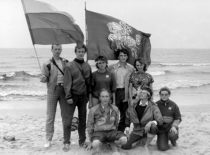 Jaunystėnai – ekologinės-politinės akcijos „Apkabinkime Baltiją“ dalyviai, 1988 m. (J. Dvarionienės arhyvas)