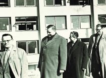 Rektorius K. Baršauskas, prorektoriai M. Martynaitis, R. Chomskis, H. Petrusevičius prie bendrabučio statybos, 1963 m.
