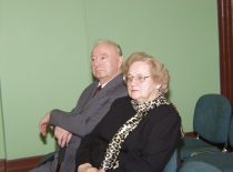 Prof. M. Martynaitis su žmona doc. Z. Martynaitiene renginyje KTU auloje, 2003 m. (J. Klėmano nuotr., KTU fotoarhyvas)