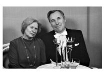 Prof. D. Eidukas su žmona Laima švenčia sidabrines vestuves, 1987 m. (Akad. D. Eiduko archyvas)