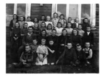 Baigiant Jotainių pradinę mokyklą, 1943 m. (Prof. S. Masioko archyvas)