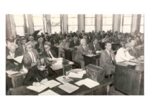 Posėdyje KPI Centriniuose rūmuose, 1982 m. Doc. S. Masiokas 2-oje eilėje 2-as iš kairės. (KTU muziejus)