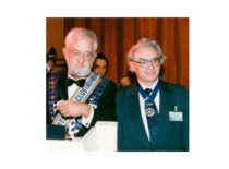 1993 m. gruodžio 12 d. Rotušėje Kauno Rotary klubui iš naujo įteikta chartija (Nr. 29780). (Prof. S. Masioko archyvas)