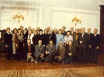 Kurso susitikimas Kauno rotušėje, švenčiant įstojimo į institutą 50-metį, 2003 m. (Doc. J. Deltuvos archyvas)