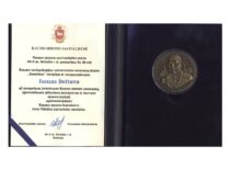 2018 m. už pilietines iniciatyvas doc. J. Deltuva buvo apdovanotas Kauno miesto savivaldybės Jono Vileišio bronzos medaliu. (Doc. J. Deltuvos archyvas)