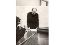 Prof. L. Kaulakis skaito mokslinį pranešimą 1966 m. (Originalas – KTU muziejuje)