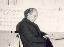 Prof. L. Kaulakis KPI Elektrotechnikos fakulteto auditorijoje, 1966 m. (Originalas – KTU muziejuje)