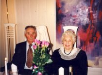 B. Petrulis su žmona Vanda švenčia auksines vestuves, 1996 m. (prof. B. Petrulio šeimos archyvas)