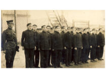 Panevėžio valstybinės gimnazijos VI klasės moksleiviai karinio pasiruošimo pamokos metu, 1931 m. (prof. B. Petrulio šeimos archyvas)