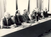 KPI Inžinerinės ekologijos katedros diplominių darbų vertinimo komisija, 1988 m. Centre – prof. B. Petrulis, jam iš kairės – katedros vedėjas prof. Ginutis Pranas Kutas. (prof. B. Petrulio šeimos archyvas)