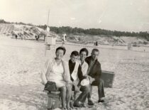 Sasnauskų šeima Palangoje, 1969 m. (Iš Sasnauskų šeimos archyvo)