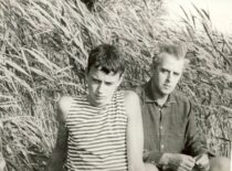 K. Sasnauskas su sūnumi Vytautu prie Rubikių ežero, 1970 m. (Iš Sasnauskų šeimos archyvo)
