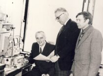 Prof. K. Sasnauskas su doc. M. Martusevičium ir A. Razvadausku, 1984 m. (Iš Sasnauskų šeimos archyvo)