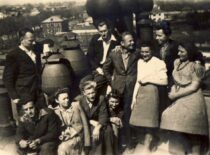 K. Sasnauskas su kurso draugais ant fakulteto stogo, 1947 m. (Iš Sasnauskų šeimos archyvo)