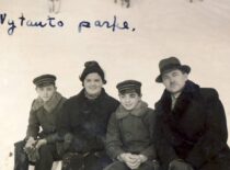 Sasnauskų šeima Vytauto parke, 1937 m. (Iš Sasnauskų šeimos archyvo)
