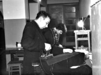 Avalynės siuvimo laboratorijoje, 1957 m. (Konstantino Sasnausko nuotr.)
