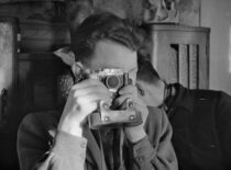 Autoportretas su fotoaparatu, 1956 m. (Konstantino Sasnausko nuotr.)