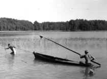 Žvejyba Rubikių ežere, 1957 m. (Konstantino Sasnausko nuotr.)