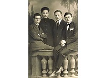 K. Baršauskas su studentais marijampoliečiais, 1927 m. (Originalas – KTU muziejuje)