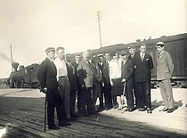 Joniškio stotyje vykstant ekskursijon į Rygą su prof. K. Sleževičiumi, 1929 m. (Originalas – KTU muziejuje)