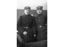 K. Baršauskas (dešinėje) – karo mokyklos kariūnas aspirantas, 1930 m. (Originalas – prof. K. Baršausko šeimos archyve)