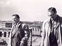 Prof. K. Baršauskas ir prorektorius H. Petrusevičius studentų miestelio statyboje, 1964 m. (Originalas – KTU muziejuje)