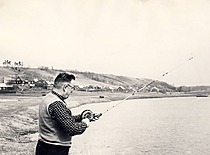 Prof. K. Baršauskas žvejoja Kauno mariose, 1962 m. (Originalas – prof. K. Baršausko šeimos archyve)
