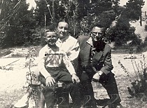 Prof. K. Baršauskas su žmona ir sūnumi Petru, 1961 m.(Originalas – prof. K. Baršausko šeimos archyve)