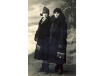 Mama Veronika Slavėnienė ir jos sesuo Ona Arnaustauskienė, 1927 m.