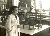 1949_ Organinės chemijos laboratorijoje_k