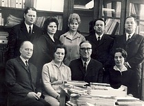 Maisto technologijos katedros darbuotojai, 1968 m. Pirmoje eilėje (iš kairės) doc. J. Bernatonis, doc. E. Grinienė, prof. J. Venskevičius, doc. O. Šestakauskienė, antroje eilėje doc. A. Rakauskas, S. Sūdžienė, R. Masteikienė, V. Mickus, L. Lašas (E. Grinienės šeimos archyvas)