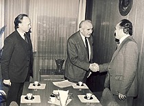 KPI rektorius V. Domarkas ir prorektorius Č. Jakimavičius su Bialystoko politechnikos instituto rektoriumi prof. M. Banachu, 1986 m. (KTU muziejus)